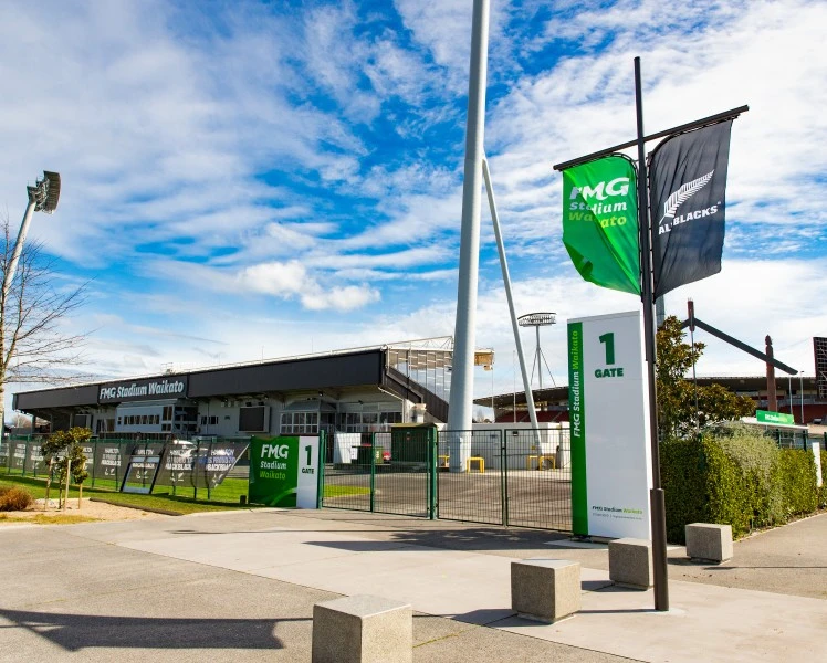 016 Stadium Pole Banners 30Aug2019 3600px